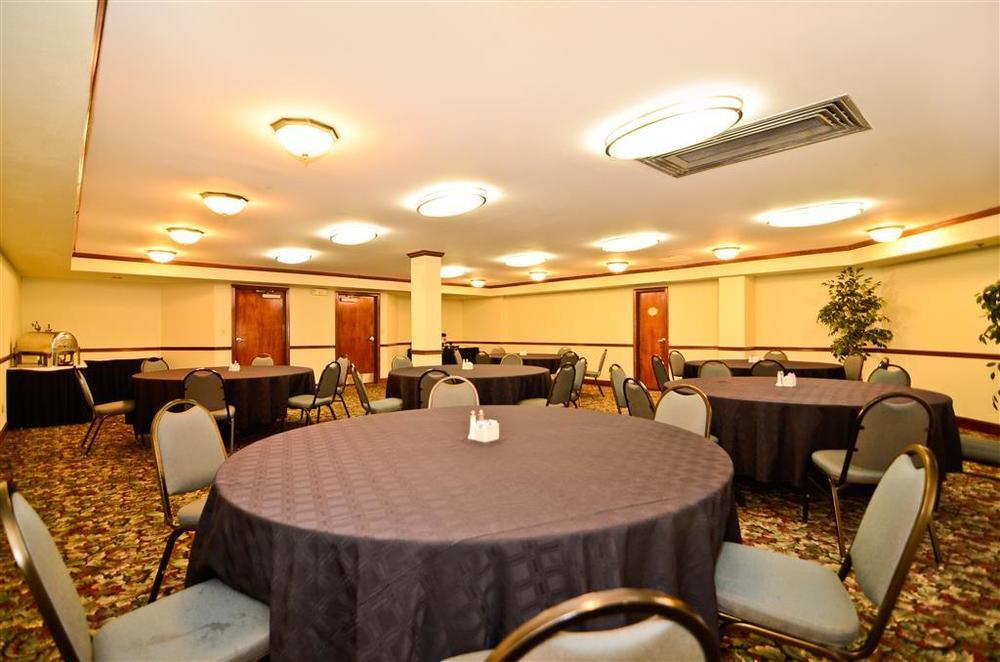 Best Western Louisville East Inn & Suites Negócio foto
